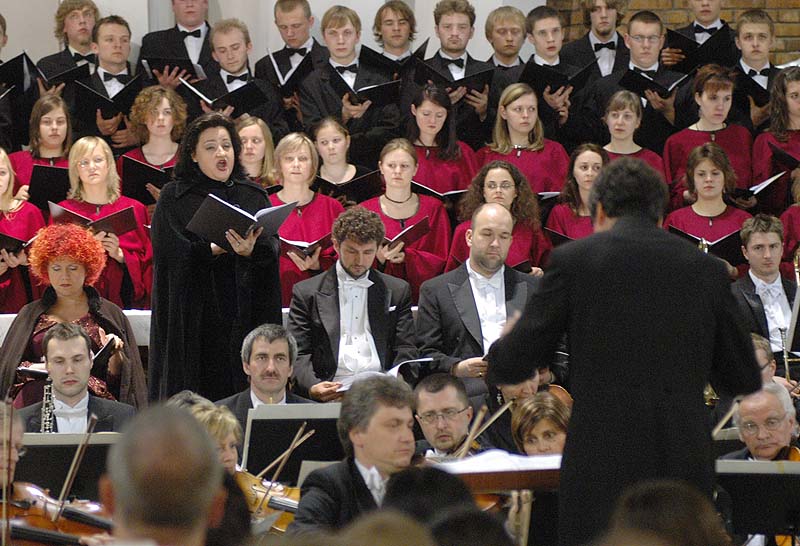 Młodzieżowy Chór Resonans Con Tutti